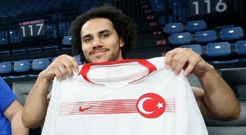 Anadolu Efes star Larkin can join Turkish national team