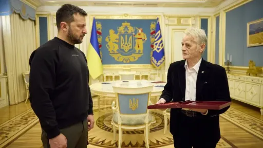 Ukrainian president awards leader of Crimean Tatars title of ‘Hero of Ukraine’