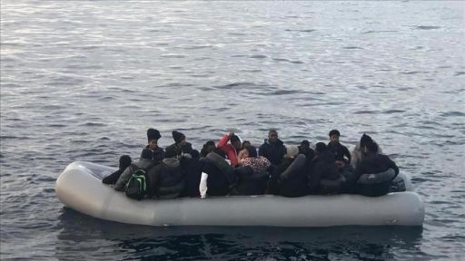 Greek coastguards rescue 18 irregular migrants, fish out woman's body after boat capsize