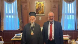 Haritopoulos pays visit to Greek Patriarch of Istanbul Bartholomew