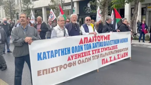 Pensioners in Greece demonstrate in support of Palestine as they demand a salary increase