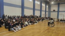 Paralympic swimmer Semiha Rızoğlu from Xanthi informs the students from Komotini