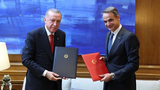 Turning over a page, Greece and Türkiye agree to mend ties