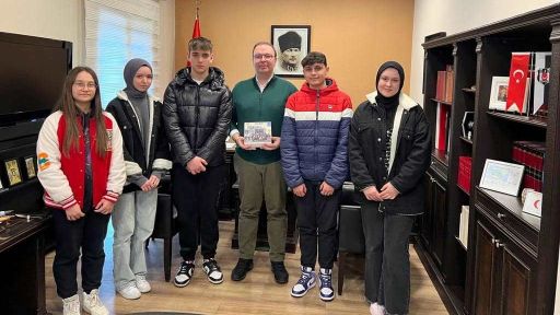 Celal Bayar Minority High School students pay visit to Consul General Ünal