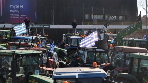 Greek premier offers partial compromises in meeting with protesting farmers