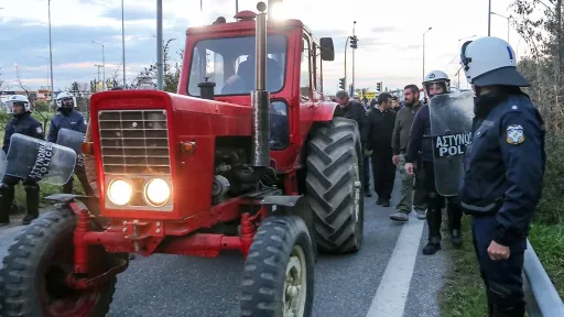 Police intervenes against farmers who wanted to close the border with North Macedonia