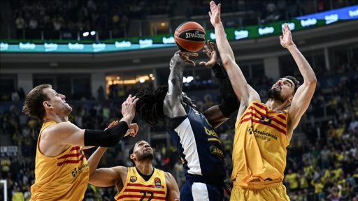 Fenerbahce Beko sink Barcelona 88-74 to boost Turkish Airlines EuroLeague playoff chances