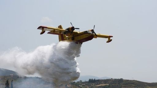 EU Commission to buy 12 firefighting aircraft, Greece among hosting countries