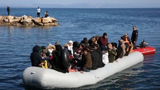 Number of irregular migrant arrivals from Turkiye fell in March, ministry reports