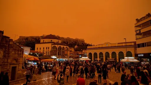 Desert dust transported from Africa effective in the capital Athens