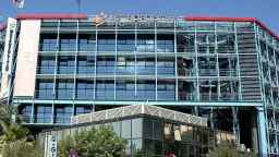 Arabs buying from Westerners