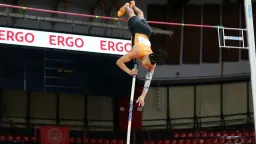 Pole vault: Karalis becomes first Greek to clear 6 meters indoors