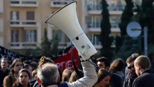 Local government employees announce nationwide strike