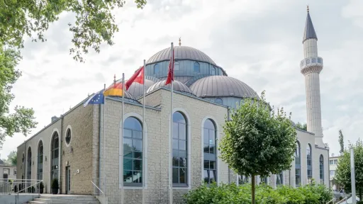 Attacks on mosques target democracy: German Muslim leader