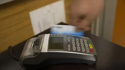 Young people prefer to pay digitally