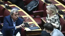 Parliamentary committee backs lifting immunity of SYRIZA MPs Polakis and Akrita