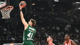 Panathinaikos defeats Olympiacos, leads 1–0 in finals