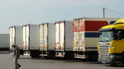 Staff arrests cause border delays, hours extended