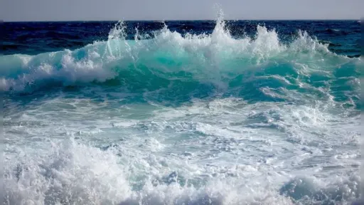 Dedeağaç: Lifeguards save life of 2-year-old girl found unconscious in the sea