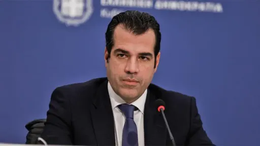 Greece to maintain borders as migration declines