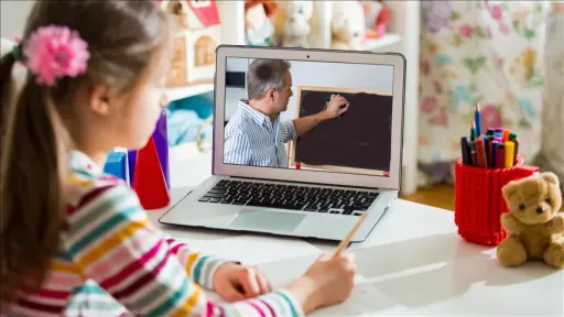 Online Greek lessons available for teens and adults