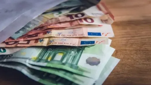 Greece to cut social security contributions earlier than planned