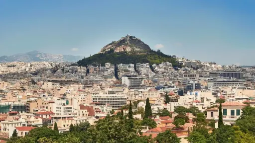 Young Greeks leave home after 30, face highest housing costs in EU