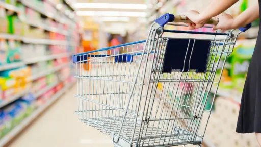 Greek households cut back on basic foods as inflation bites
