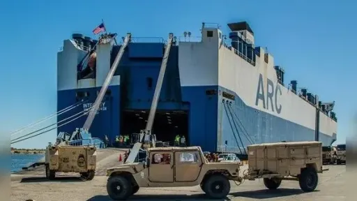 U.S. Military Cargo Ship “ARC Commitment” arrives at Dedeağaç Port – Offloads helicopters and vehicles