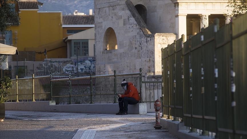 Pandemic smashes Greek economy in 2020