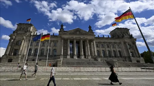 German parliament gets 150,000 signatures demanding justice for neo-Nazi terror victims