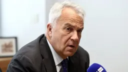 Hooded individuals attack former minister Makis Voridis in Crete restaurant