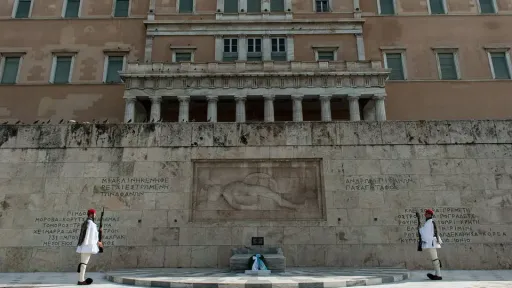 Tomb of the unknown soldier under 24-hour police guard