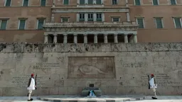 Tomb of the unknown soldier under 24-hour police guard