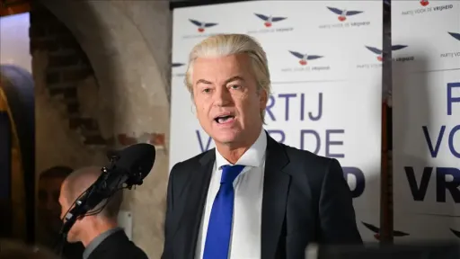 Far-right, centrists locked in tight race as Dutch election result hangs in balance