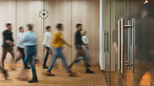 One in five Greeks works more than 45 hours a week, Eurostat finds