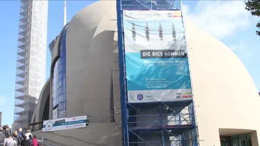 Prayer ban sparks legal dispute in Berlin: Muslim students take school to court