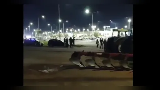 Farmers block Dedeağaç Airport exit with tractors