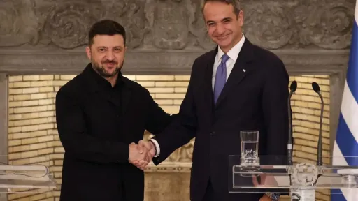 Greece signs LNG deal, strengthens support for Ukraine