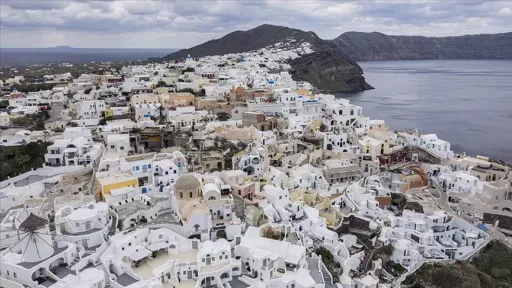AI analysis links Santorini earthquake swarm to deep magma movement