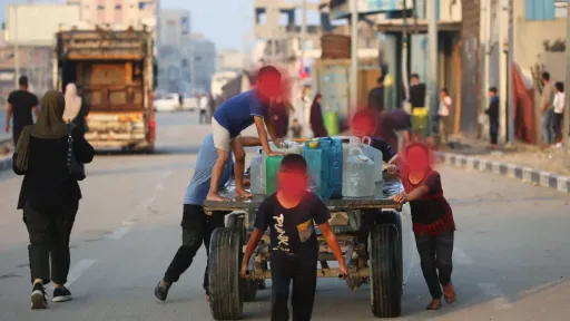 Israel only lets 1/3 of aid trucks into Gaza in violation of cease-fire