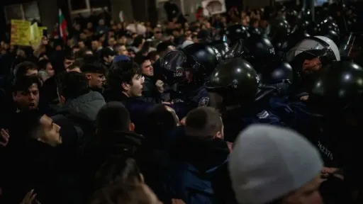 Thousands protest Bulgarian budget over corruption concerns
