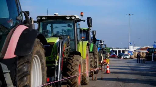 Farmers intensify protests across Northern and Central Greece as roadblocks disrupt borders and highways