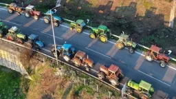 Greek Police explain traffic detours, warn of worsening weather