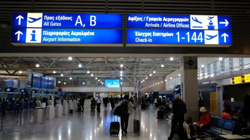 Investigation ordered into Sunday’s shutdown of Greek airspace