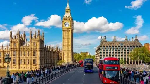 London murders fall to 11-year low, police data show