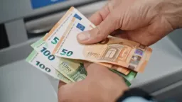 Cash still dominates small, frequent transactions in Greece