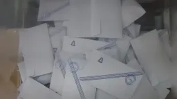 ND leads as protest mood dominates, Tsipras–Karystianou contest remains tight