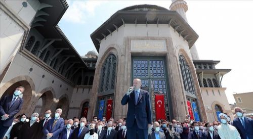 Turkey opens new mosque in popular Istanbul square