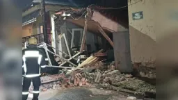 House collapse in İskeçe leaves street closed, sparks safety concerns